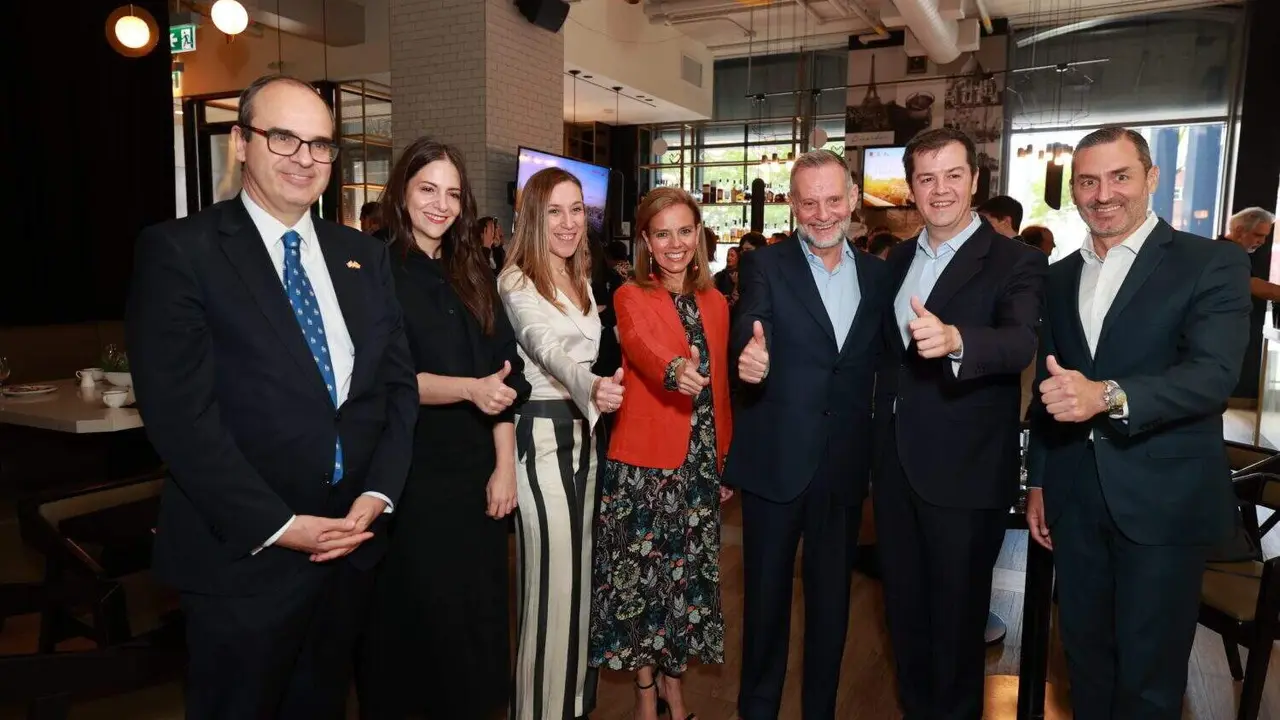 La concejala delegada de Turismo, Almudena Ma&iacute;llo, participa en la presentaci&oacute;n de la nueva ruta directa Madrid-Toronto de Iberia - Foto Ayuntamiento de Madrid