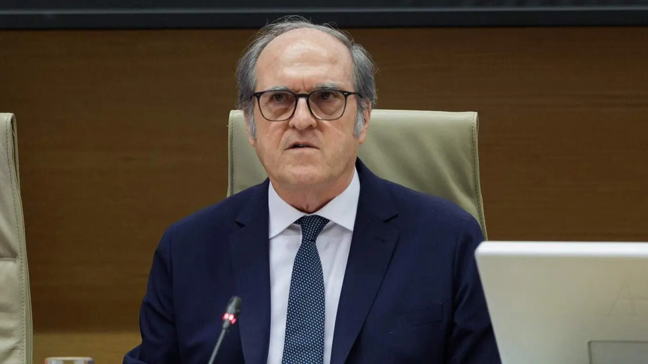 &Aacute;ngel Gabilondo exige ante el Congreso un plan de choque inversor para frenar el deterioro del tren en Espa&ntilde;a - Foto del Defensor del Pueblo
