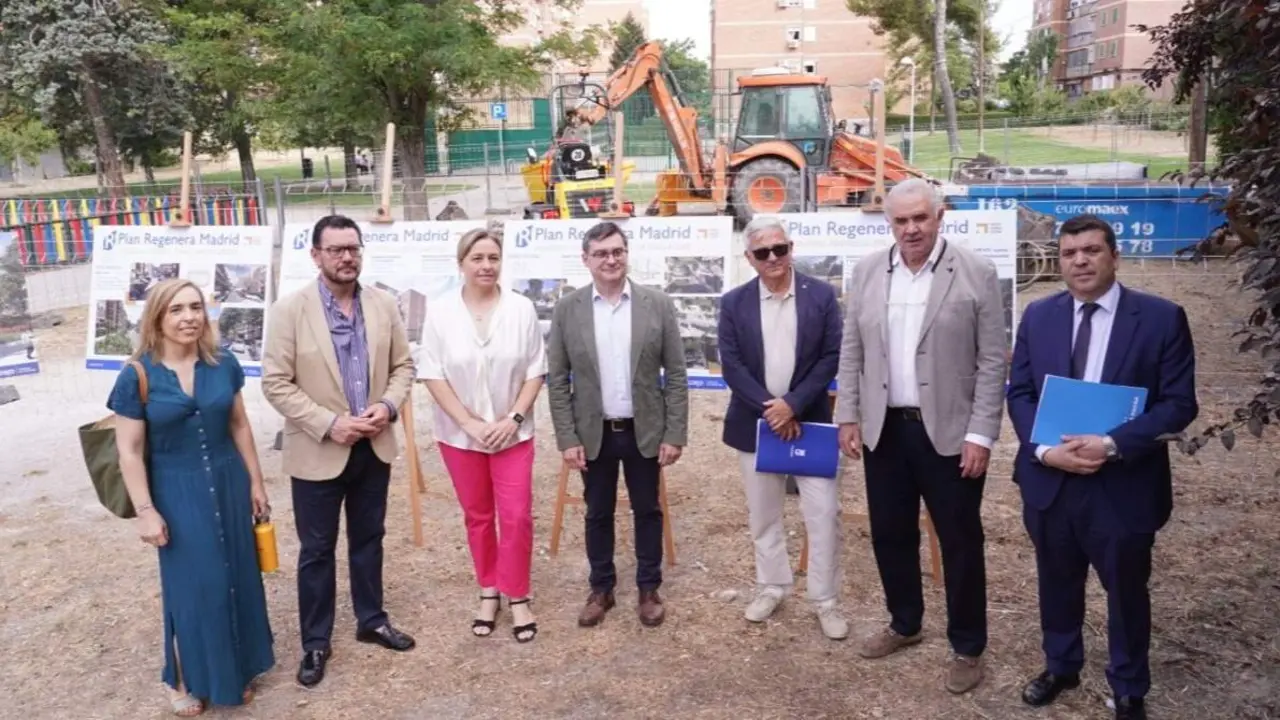 La vicealcaldesa de Madrid, Inma Sanz, visita las obras de la Colonia Urpisa, en el marco del Plan Regenera Madrid - Foto Ayuntamiento de Madrid