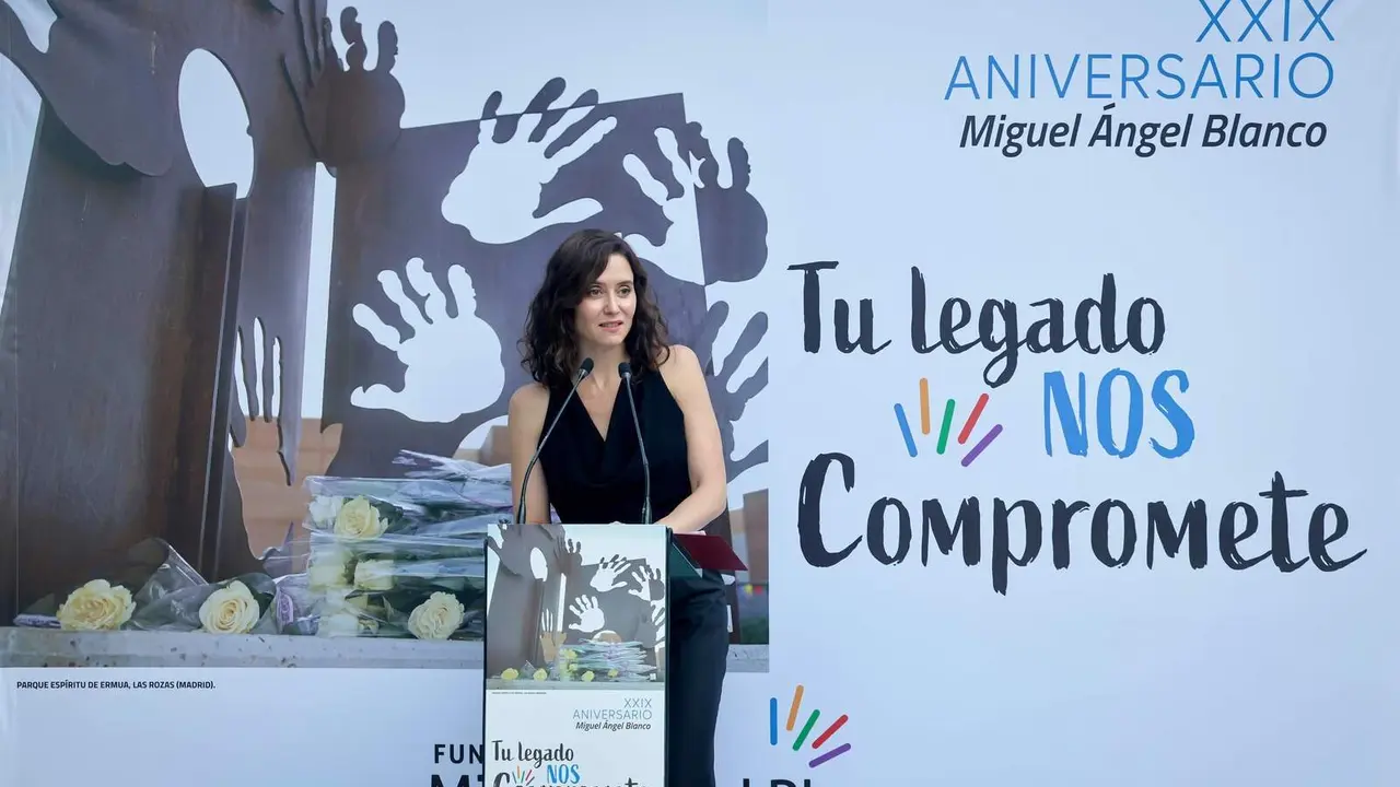 La presidenta de la Comunidad de Madrid, en el acto de  memoria del 29&ordm; aniversario del asesinato de Miguel &Aacute;ngel Blanco - Foto Comunidad de Madrid