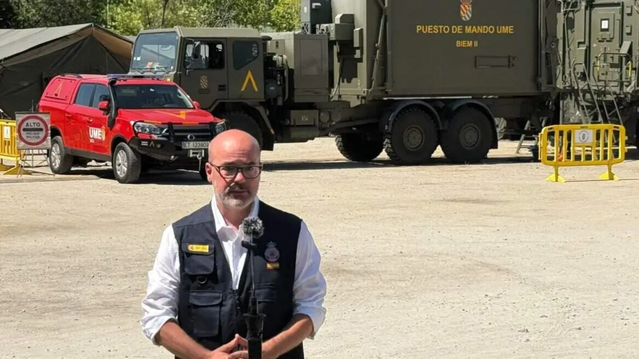 Francisco Mart&iacute;n en el Puesto de Mando Avanzado - Foto Servimedia