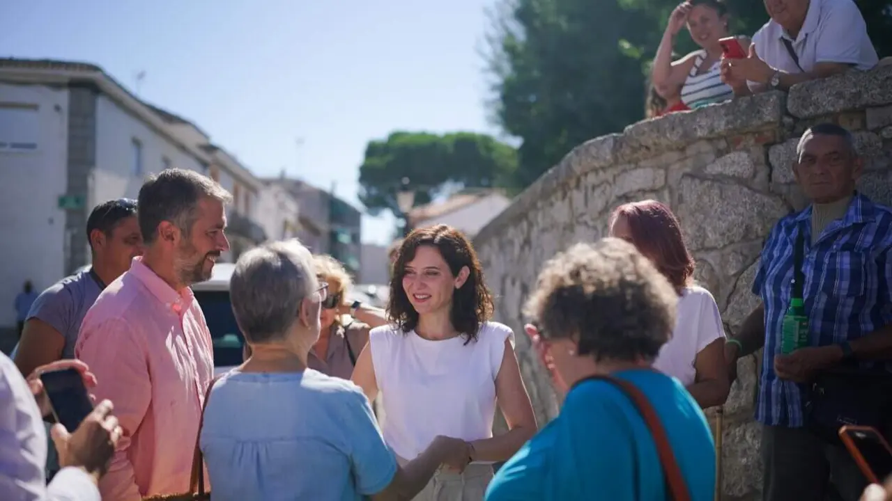 Isabel D&iacute;az Ayuso, durante su visita a Aldea del Fresno - Foto Comunidad de Madrid