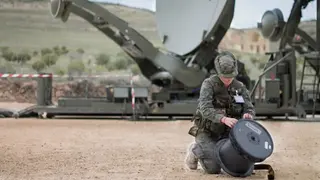 Defensa prepara la modernizaci&oacute;n de las transmisiones - Foto del MDE