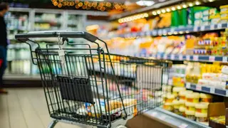 Carro de la compra en un hiper - Foto de 123RF/monticello