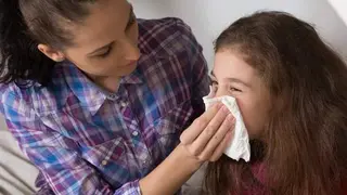 Menor con s&iacute;ntomas de gripe | Foto de 123RF/lipik