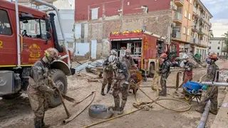 Bomberos de la Comunidad de Madrid ayudando tras la DANA | Foto de Comunidad de Madrid