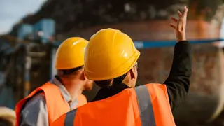 Empleados en su puesto de trabajo - Foto de 123RF/vadymvdrobot