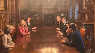 Hidalgo, con Barrio del Olmo, durante su encuentro de este martes en la sede del Colegio Notarial de Madrid - Foto Ayuntamiento de Madrid