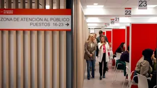 La consejera Albert en las instalaciones de la nueva Oficina de Empleo de Azca - Foto Comunidad de Madrid