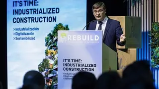 El delegado de Pol&iacute;ticas de Vivienda, &Aacute;lvaro Gonz&aacute;lez, en la inauguraci&oacute;n de REBUILD 2025, la feria que impulsa la evoluci&oacute;n en la forma en que se construyen edificios.
