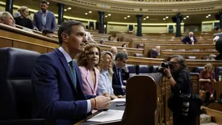 Pedro S&aacute;nchez junto a la vicepresidenta primera, Mar&iacute;a Jes&uacute;s Montero | Foto del Congreso de los Diputados