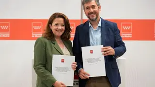 Los consejeros Garc&iacute;a Mart&iacute;n y Matute, en la firma del protocolo de actuaci&oacute;n dentro del Plan Regional contra las Drogas 2024/27 - Foto Comunidad de Madrid
