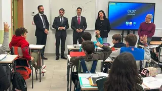 El consejero Viciana, en el Colegio Andrea Casamayor de Paracuellos del Jarama - Foto Comunidad de Madrid