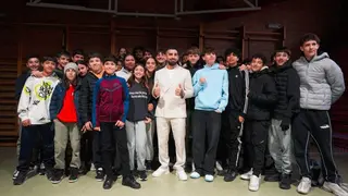 El campe&oacute;n mundial de la UFC ha dado una charla a los alumnos del IESVilla de  Vallecas - Foto Comunidad de Madrid