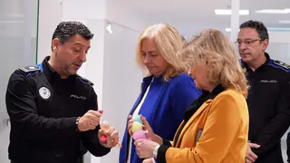 La vicealcaldesa, durante su visita a la Comisar&iacute;a de Coordinaci&oacute;n Judicial - Foto Ayuntamiento de Madrid