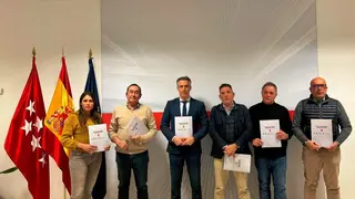 El consejero Novillo, con los representantes de ASAJA Madrid, UGAMA, AGIM-COAG, UPA Madrid y UCAM - Foto Comunidad de Madrid
