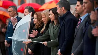 Minuto de silencio en la Puerta del Sol tras los accidentes ferroviarios - Foto Comunidad de Madrid