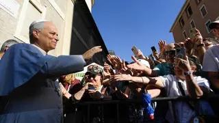 Le&oacute;n XIV saludando a fieles en Roma - Foto de News Vatican