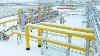 Gasoductos en planta de tratamiento de gas para gas natural licuado - Foto de Olga Kostrova