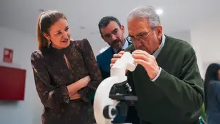 La consejera D&aacute;vila ha asistido hoy a una de las sesiones de Ciencia en Residencia - Foto Comunidad de Madrid