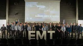 Foto clausura de la nueva promoci&oacute;n de profesionales de la conducci&oacute;n de EMT Madrid