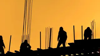 Trabajadores en una obra - Foto de uchar de Getty Images Signature