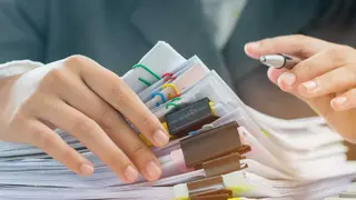 Burocracia - Foto de smolaw11 de Getty Images Pro (Canva)