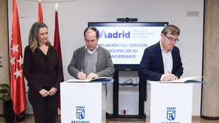 Carabante, Gonz&aacute;lez y Estrada en momento de la firma del convenio