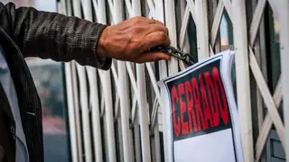 Comercio cerrado | Foto de 123RF/simonapilolla