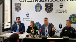 La alcaldesa Roc&iacute;o Garc&iacute;a presenta la nueva Oficina Antiocupaci&oacute;n de Alcobendas junto a Xavier Garc&iacute;a Albiol