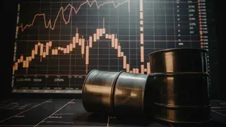 Barril de petr&oacute;leo y bolsa - Imagen de Rusu's Images (Canva)