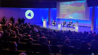 De izquierda a derecha, Luis Ventoso, Jos&eacute; Mar&iacute;a Aznar, Jaime Mayor Oreja y Mar&iacute;a San Gil durante la presentaci&oacute;n del libro Una verdad inc&oacute;moda en Madrid.