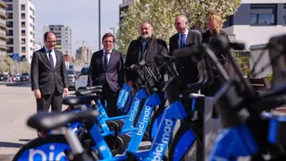 Almeida, Carabante y Ramos en estaci&oacute;n n&ordm; 676 - Foto Ayuntamiento de Madrid