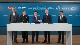 Firma del acuerdo de Indra y Hanwha - Foto de Indra