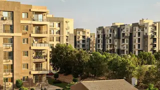 Edificios de apartamentos modernos en una zona urbana soleada - Foto de Mahmoud Zakariya de Pexels