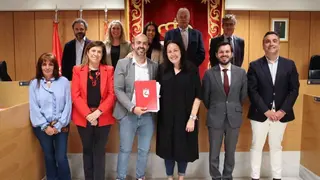 Equipo de Gobierno con los presupuestos - Foto del Ayuntamiento de San Sebasti&aacute;n de los Reyes