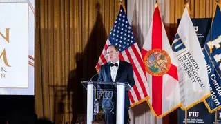 Antonio Huertas recibe el premio &lsquo;International Business Leader&rsquo; del Adam Smith Center en Miami - Foto de Mapfre