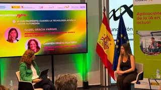 Carmen Prieto, directora de Innovaci&oacute;n y Desarrollo de Fundae, con Isabel Gracia Vargas, Product Manager del &aacute;rea de Marketing de Google Espa&ntilde;a en  el foro de clausura de Universidad Pyme