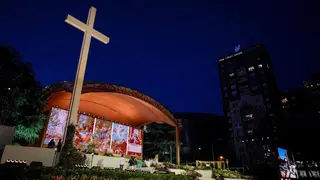 "La gran cruz que presidi&oacute; la vigilia que Le&oacute;n XIV comparti&oacute; con los j&oacute;venes se quedar&aacute; en Madrid como recuerdo de una visita hist&oacute;rica y como s&iacute;mbolo de nuestras ra&iacute;ces cristianas
" - Foto de Borja Carabante