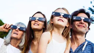 El peligro oculto del eclipse solar: unos segundos mirando al sol pueden causar lesiones irreversibles en la retina - Foto de Quum