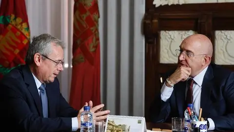 Robert Krmelj y Jesús Julio Carnero