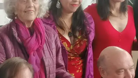 Elena Poniatowska y algunos escritores premiados, junto a miembros del jurado y el editor Basilio Rodríguez Cañada.