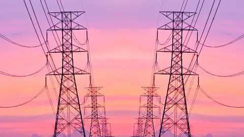 Torres eléctricas - Foto de 123rf/suriyaphoto