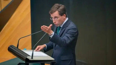 Almeida durante el pleno - Foto del Ayuntamiento de Madrid
