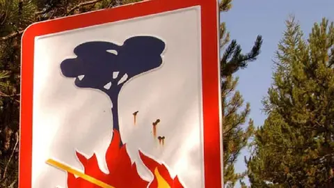 Señal de peligro de incendio - Foto de WWF
