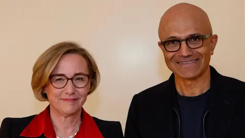 Margherita Della Valle y Satya Nadella - Foto de Vodafone y Microsoft