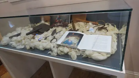 En la Real Fábrica de Tapices exposición Paisajes Tejidos de Atelier Talasin (7)