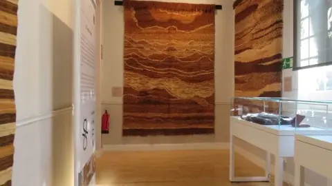 En la Real Fábrica de Tapices exposición Paisajes Tejidos de Atelier Talasin (12)