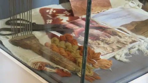 En la Real Fábrica de Tapices exposición Paisajes Tejidos de Atelier Talasin (10)