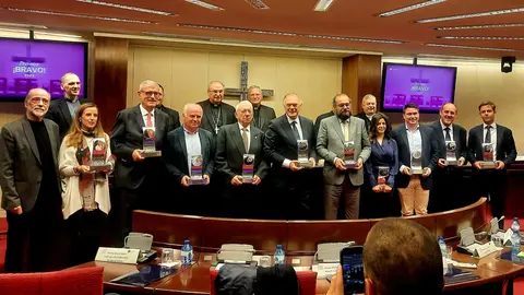 Foto de familia de los premiados por la CEE - Foto de A. Hernández/Servimedia